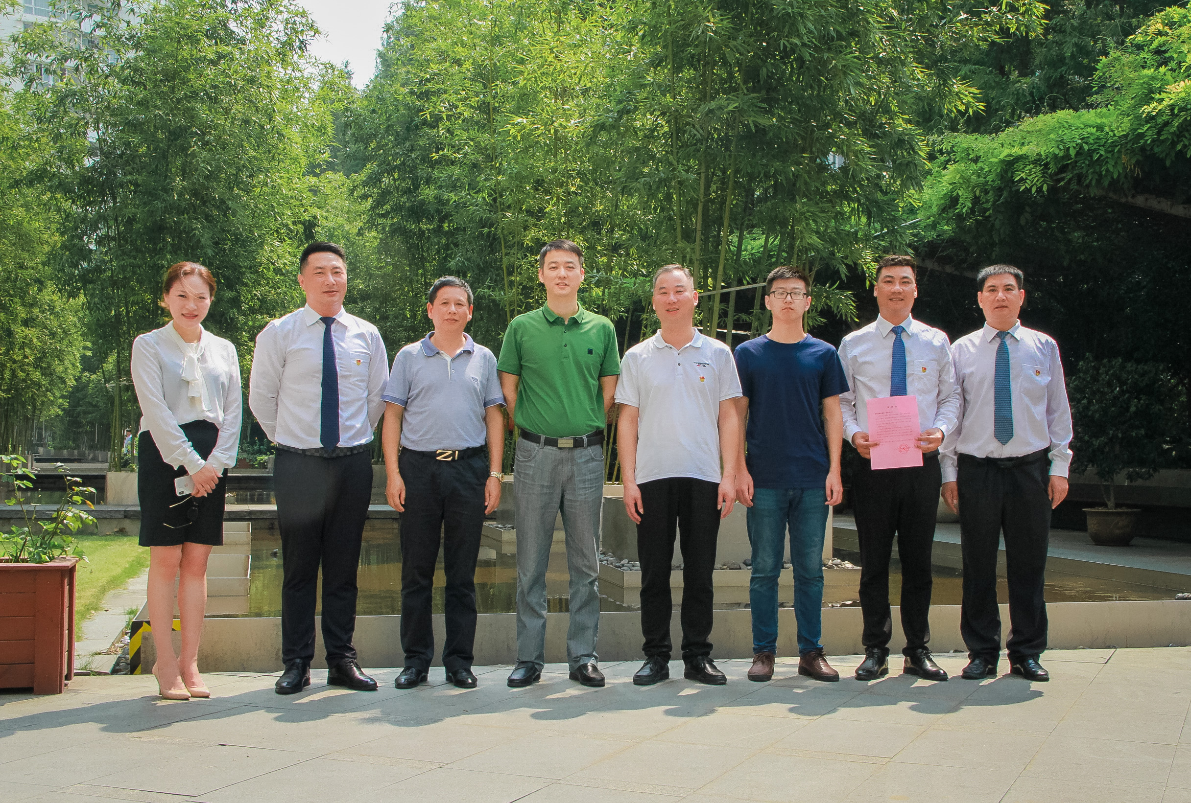 浓情中秋 关怀满溢|918博天堂一线物业工作人员受中共市物业行业协会委员会领导慰问