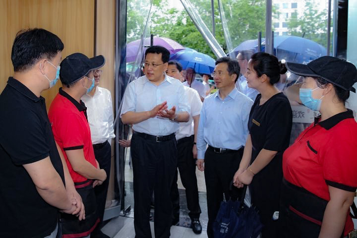 以服务 促发展 | 浙江省人民政府省长袁家军一行视察918博天堂物业西溪银泰城服务项目